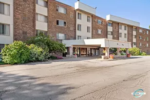 841 N York St, Elmhurst, IL 60126 - Photo 1