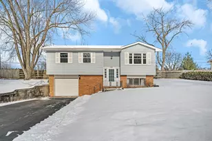 1280 Alicia Dr, Morris, IL 60450 - Photo 1