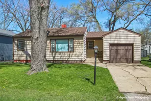 510 Sunrise Dr, McHenry, IL 60051 - Photo 1