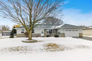 755 Loomis Dr, Rockton, IL 61072 - Photo 1