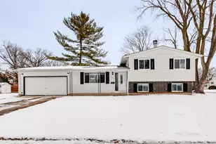 18758 W Highfield Dr, Gurnee, IL 60031 - Photo 1