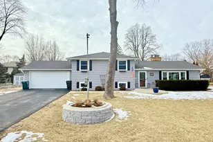 515 Roberts Ln, Batavia, IL 60510 - Photo 1