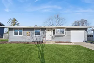722 S 9th Ave, Saint Charles, IL 60174 - Photo 1