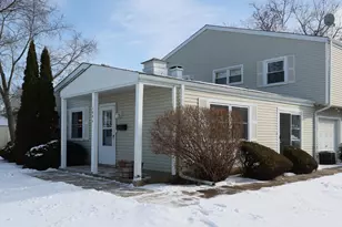 195 Mary Ct, Bartlett, IL 60103 - Photo 1