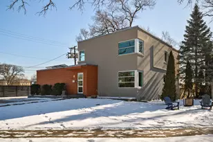 525 Berkeley Rd, Riverside, IL 60546 - Photo 1