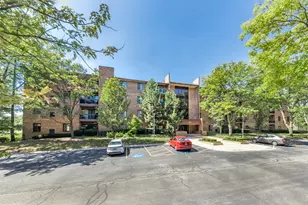 7525 Nantucket Dr, Darien, IL 60561 - Photo 1
