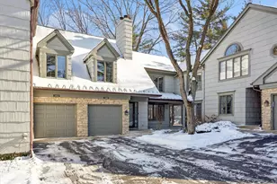 1013 Torrey Pines Ct, Darien, IL 60561 - Photo 1