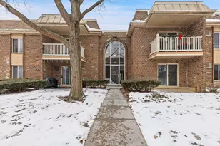 906 W Alleghany Dr, Arlington Heights, IL 60004 - Photo 1