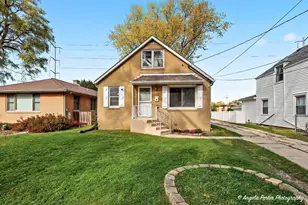 722 W Keith Ave, Waukegan, IL 60085 - Photo 1