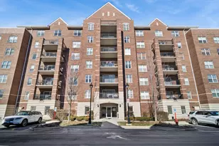 390 W Mahogany Ct, Palatine, IL 60067 - Photo 1