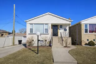2250 E 92nd Pl, Chicago, IL 60617 - Photo 1