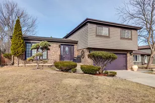 2016 E Seneca Ln, Mount Prospect, IL 60056 - Photo 1