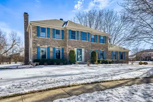 3881 Bordeaux Dr, Hoffman Estates, IL 60192 - Photo 1