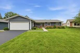 1321 Cumberland Cir E, Elk Grove Village, IL 60007 - Photo 1