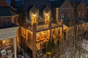 5038 N Ravenswood Ave, Chicago, IL 60640 - Photo 1