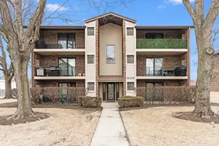 500 Valley Dr, Naperville, IL 60563 - Photo 1