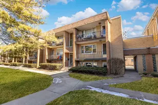 6419 S Oak Park Ave, Chicago, IL 60638 - Photo 1