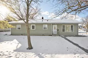 186 Illinois St, Crystal Lake, IL 60014 - Photo 1