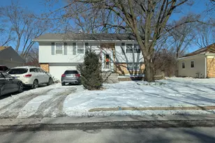 807 Hayward Ave, Streamwood, IL 60107 - Photo 1