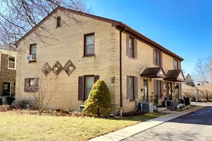 408 N Kennicott Ave N, Arlington Heights, IL 60005 - Photo 1