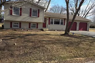1702 Parklane Ave, McHenry, IL 60050 - Photo 1