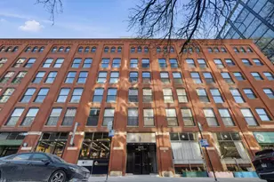 225 W Huron St, Chicago, IL 60654 - Photo 1