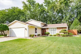 1040 Borden Dr, Roselle, IL 60172 - Photo 1