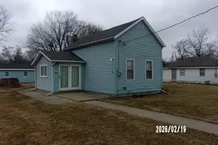 101 N Market St, Watseka, IL 60970 - Photo 1