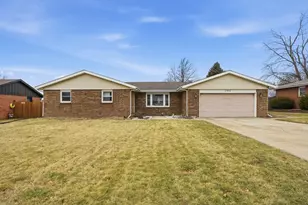 385 S Walnut St, Manteno, IL 60950 - Photo 1