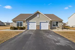 656 Vine St, Hampshire, IL 60140 - Photo 1