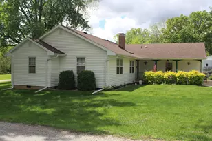 517 S Wilson St, Clifton, IL 61727 - Photo 1