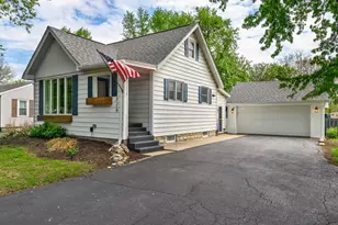 816 S Cedar Rd, New Lenox, IL 60451 - Photo 1