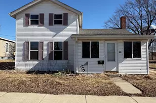 221 N 9th St, Rochelle, IL 61068 - Photo 1