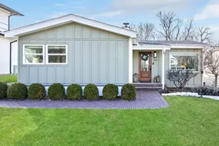 212 Woodstock Ave, Clarendon Hills, IL 60514 - Photo 1