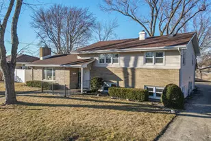 284 W 5th St, Manteno, IL 60950 - Photo 1