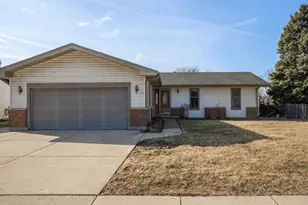 130 West End Rd, Roselle, IL 60172 - Photo 1