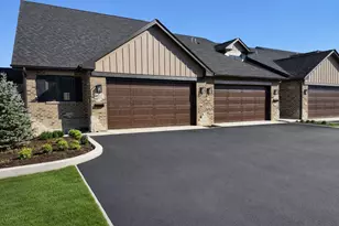 9039 111 St, Palos Hills, IL 60465 - Photo 1