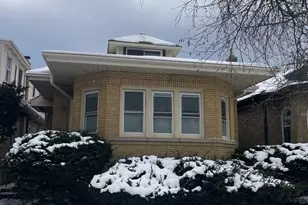 2539 W Morse Ave, Chicago, IL 60645 - Photo 1