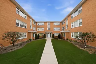 6925 W 64th Pl, Chicago, IL 60638 - Photo 1