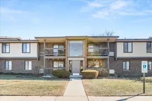 594 Somerset Ln, Crystal Lake, IL 60012 - Photo 1