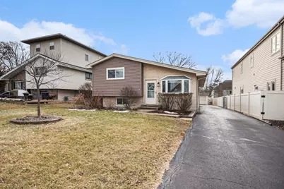 566 W Comstock Avenue, Elmhurst, IL 60126 - Photo 1