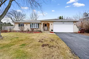 938 Duvall Dr, Woodstock, IL 60098 - Photo 1