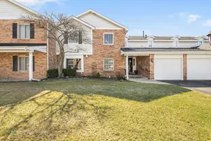 727 Maplewood Ct, Willowbrook, IL 60527 - Photo 1