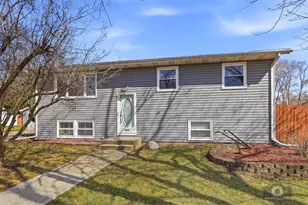 904 Cove Ave, Lockport, IL 60441 - Photo 1