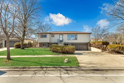 426 S Cedarcrest Drive, Schaumburg, IL 60193 - Photo 1