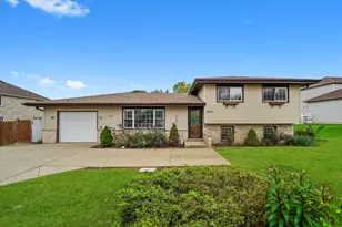 1227 S Roselle Rd, Schaumburg, IL 60193 - Photo 1