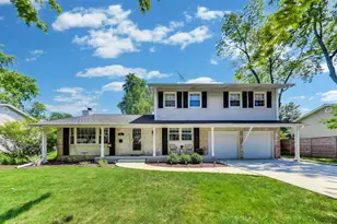 651 N Williams Dr, Palatine, IL 60074 - Photo 1