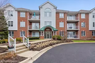 543 N Hough St, Barrington, IL 60010 - Photo 1