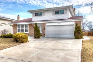 1651 W Goldengate Dr, Addison, IL 60101 - Photo 1