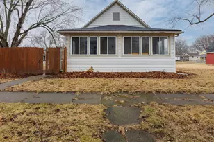 517 N Walnut St, Clifton, IL 61727 - Photo 1